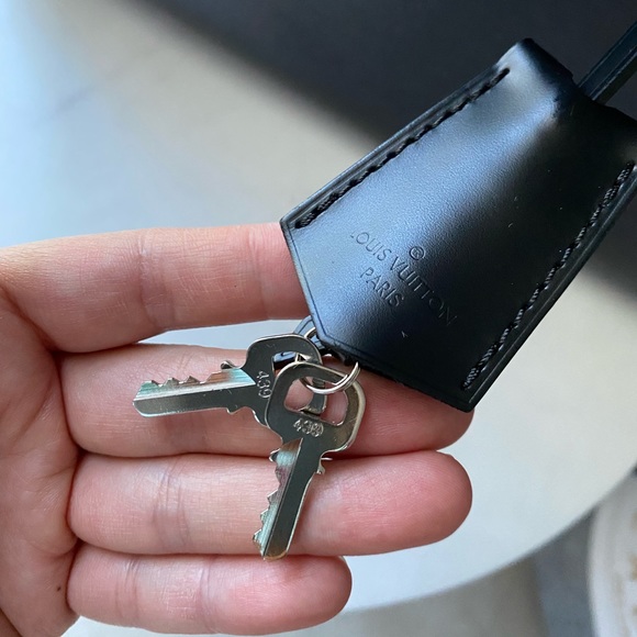 Mint condition! Authentic Louis Vuitton Pont-Neuf - Picture 10 of 10